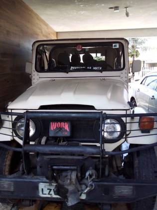 TOYOTA BANDEIRANTE 4.0 OJ50L 4X4 TETO LONA DIESEL 2P MANUAL